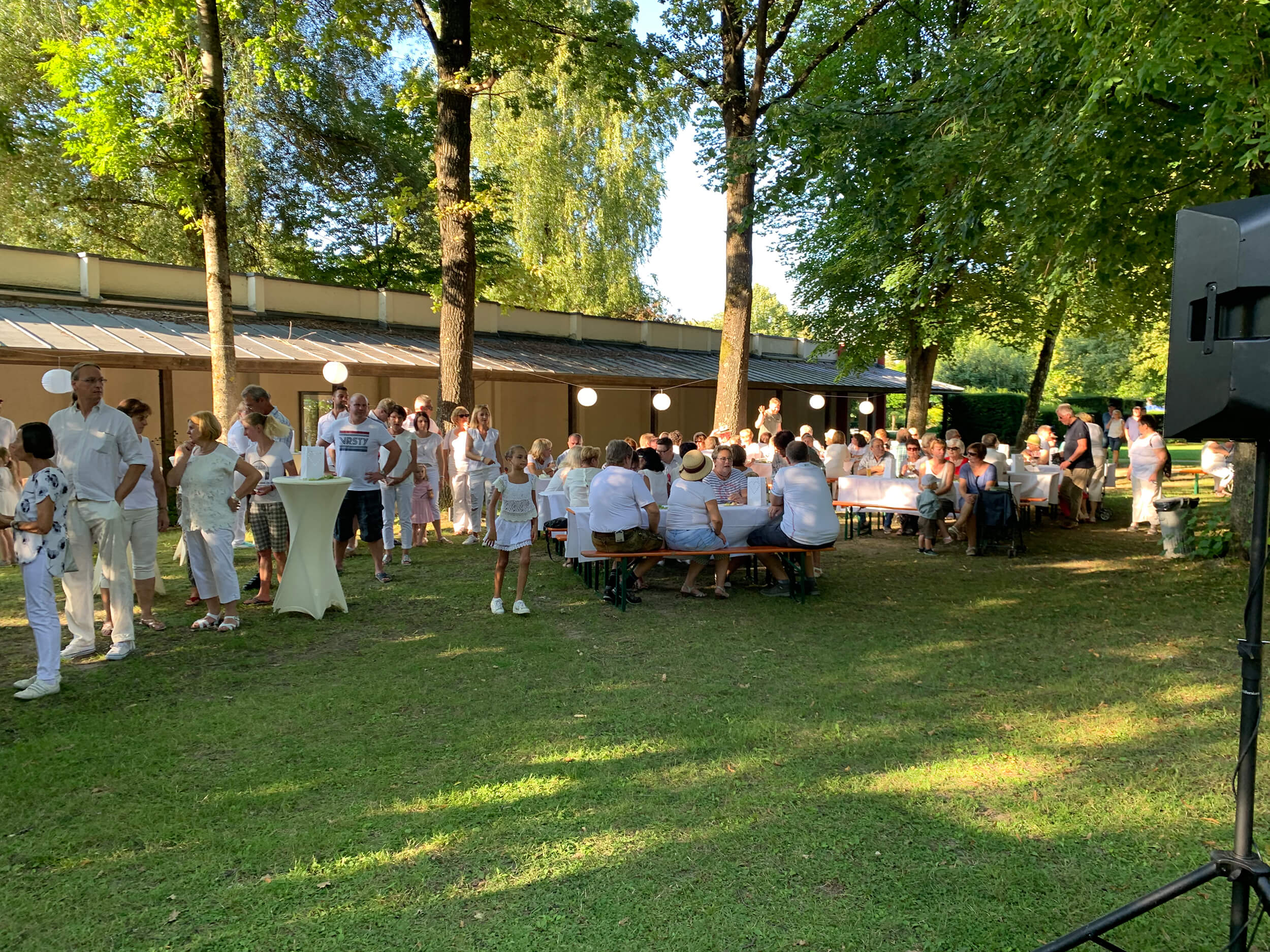 Sommerfest in Weiß bei den Freien Wählern in Bad Abbach